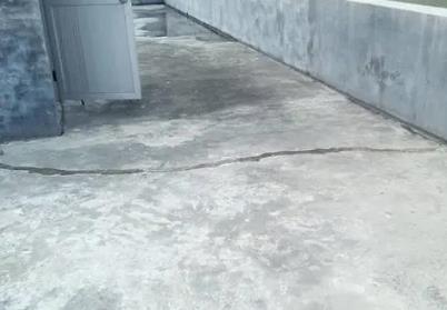 丘北楼顶漏水维修公司分享下如何解决卫生间隐蔽部位漏水的问题?